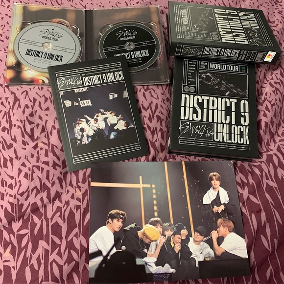 Kpop Stray Kids District 9: Unlock World Tour Blu-Ray - Picture 1 of 2